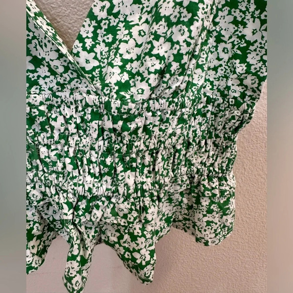 Sim & Sam Cropped Green Ruffle top - Picture 3 of 6